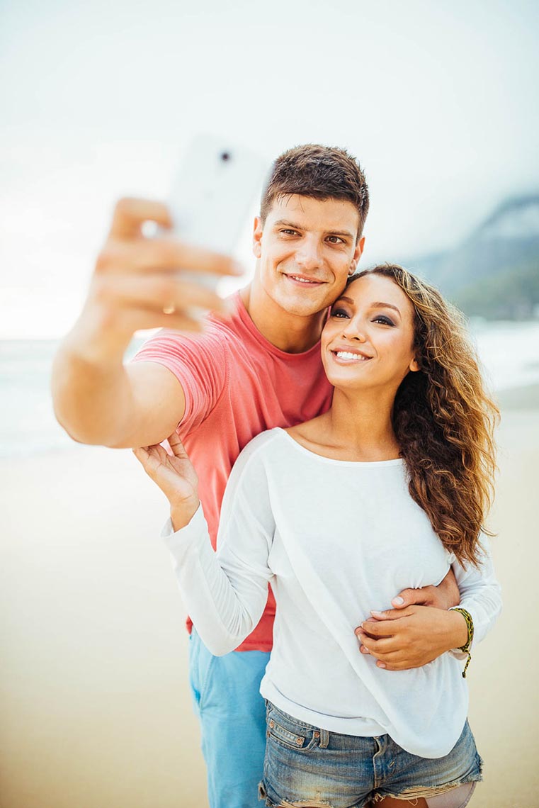 couple-lifestyle-taking-selfie-beach-rio-de-janeiro-brazil-romance-27