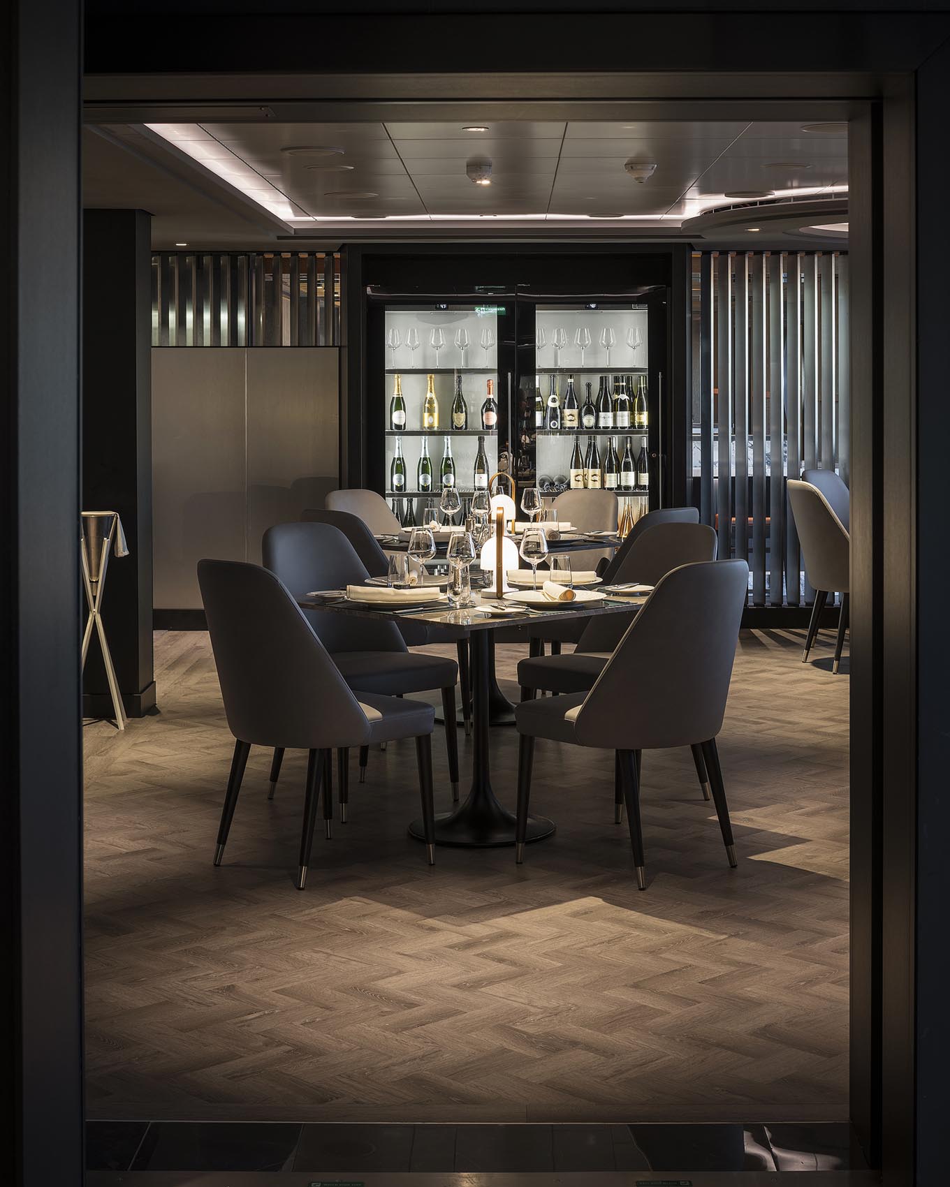 dining_hospitality_restaurant_interior_photography_cruise_ship