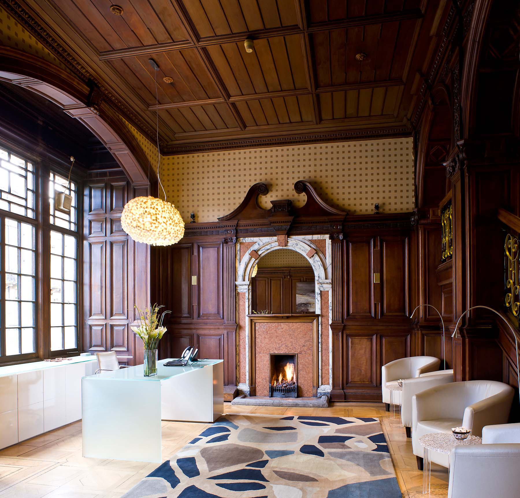 hotel-lobby-interior-photographer-london-traditional-wood-panelling-26
