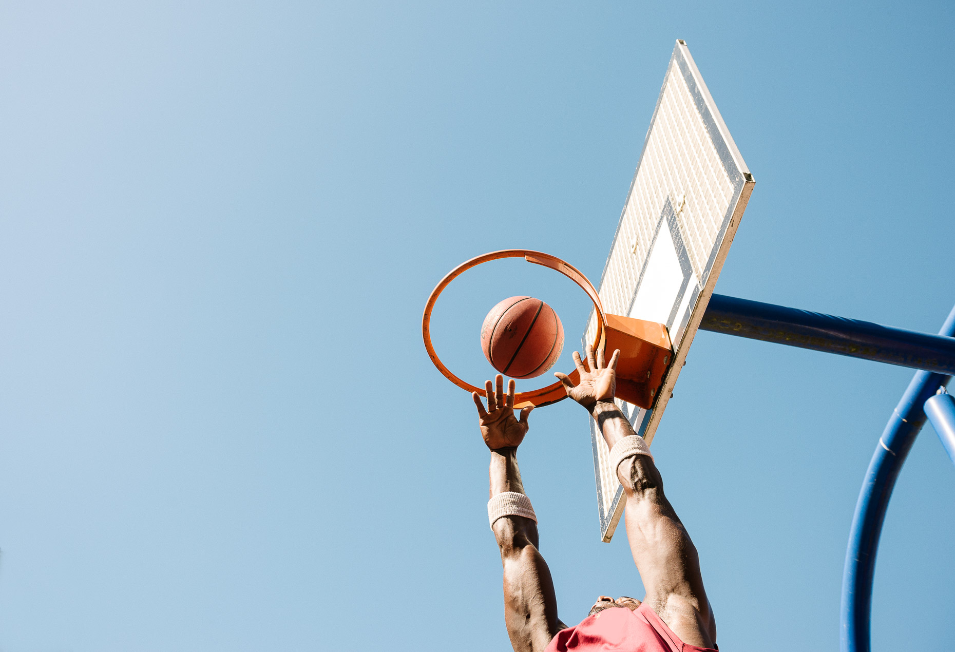 man-slam-dunk-score-basketball-sport-photography-02