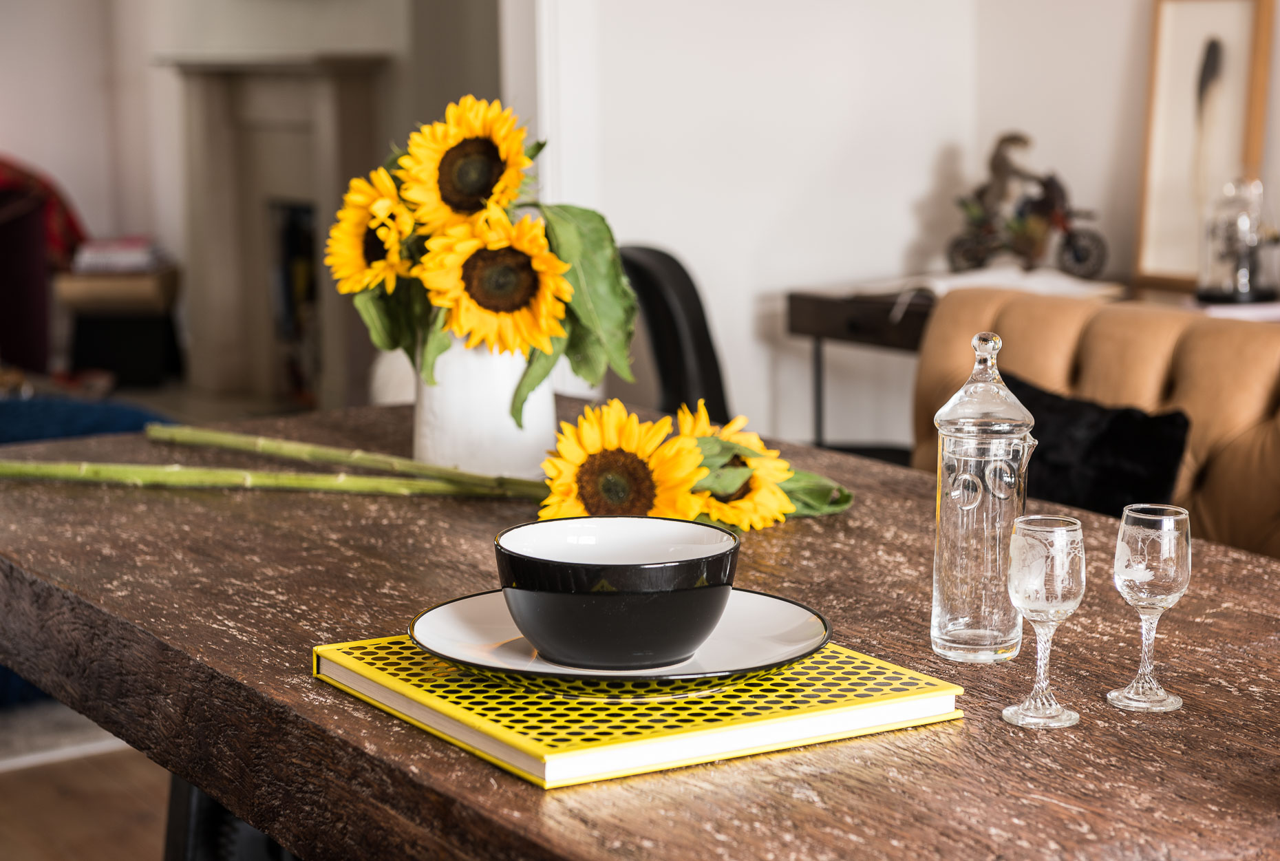 modern-eclectic-table-sunflowers-design-london-18