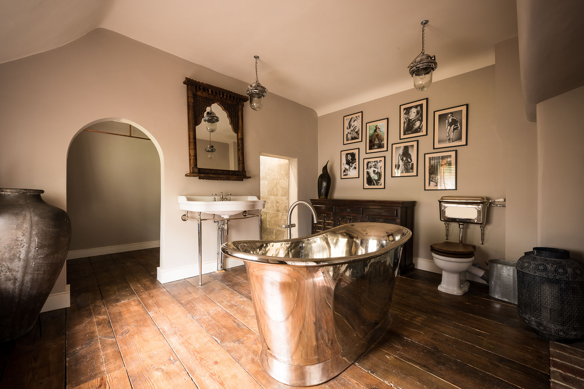 nickel-bath-tub-luxury-bathroom-hertfordshire-interior-william-holland-argenta-photography-20