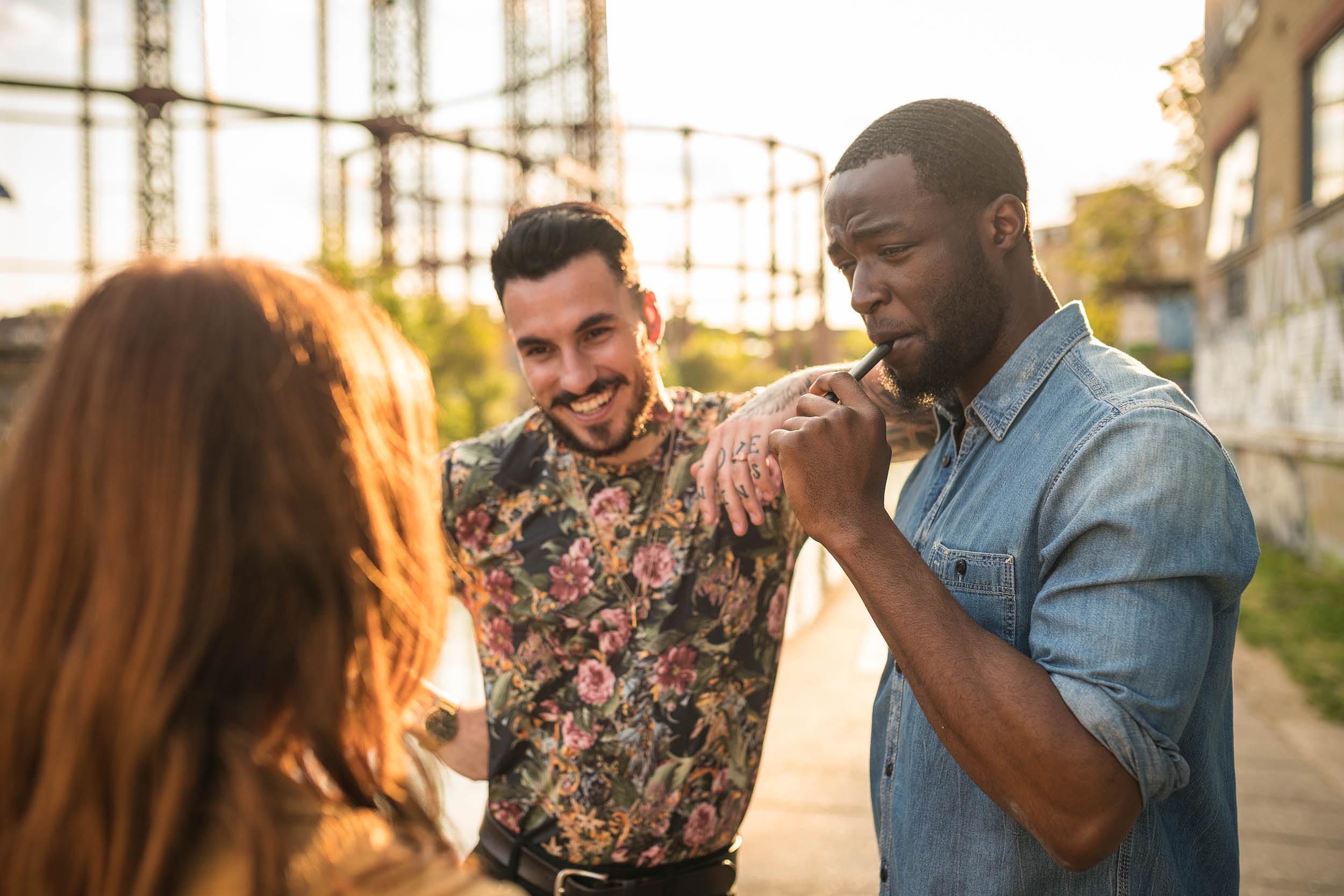 youth-vaping-relax-social-lifestyle-photography-east-london-canal